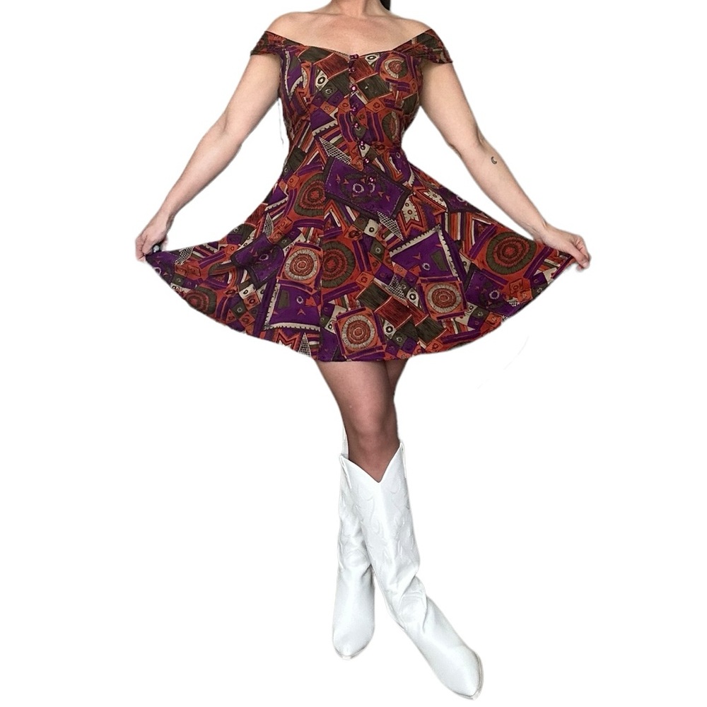 80s fun flowy patterned dress with purple buttons summer shorts